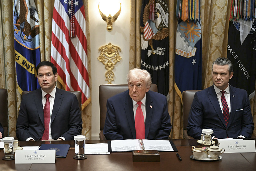 Donald Trump arashaka guhura n’Umwami Kigeli Ndoli uca imanza zitabera kw’isi yabazima!!!